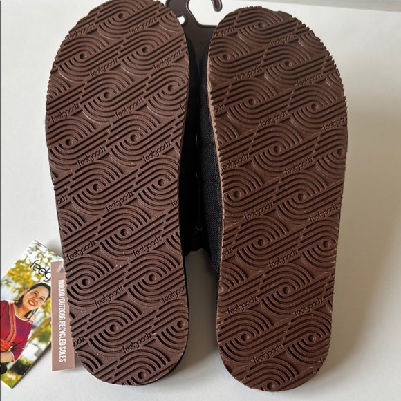 NEW Feelgoodz Women’s Black Canyon Quilted Mule Slippers - Picture 4 of 4